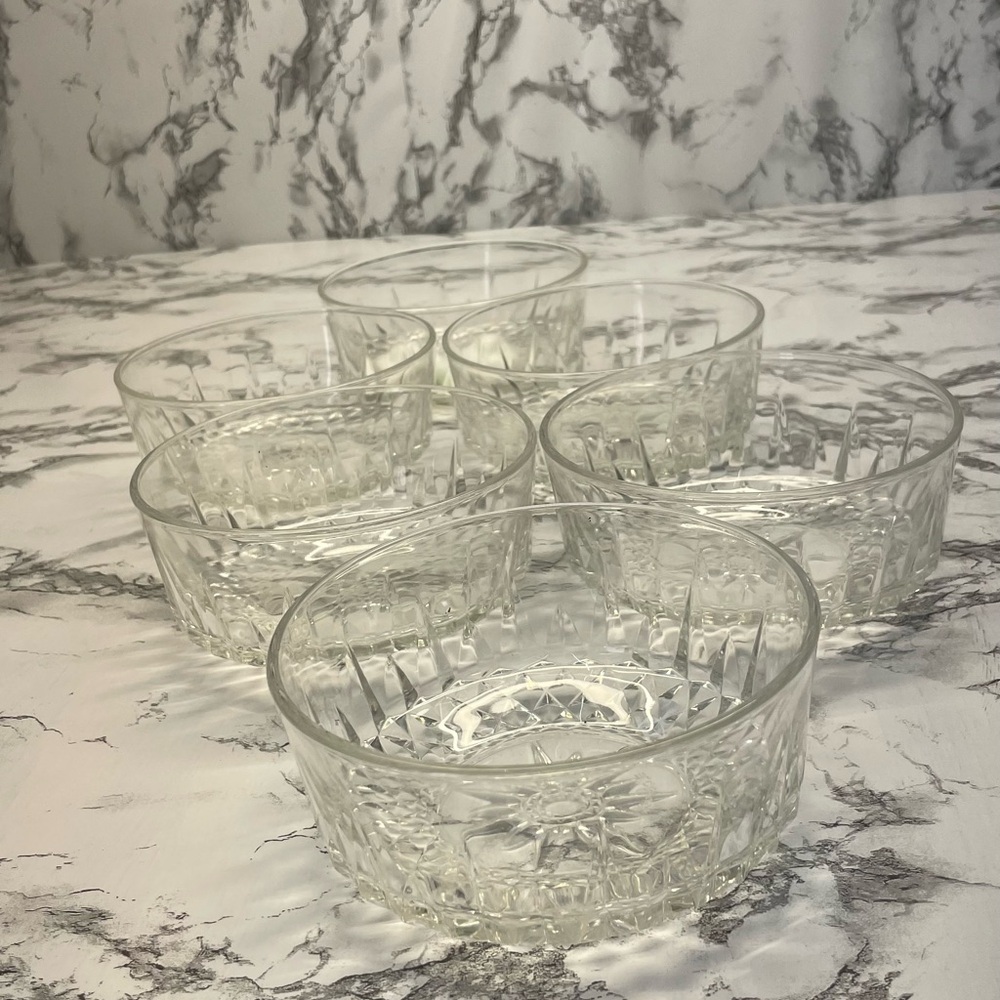 Arcoroc Set of 6 vintage Intricate Clear Glass Bowls